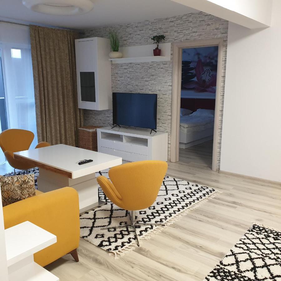 Carolina Sweet Apartament Oradea Exterior photo